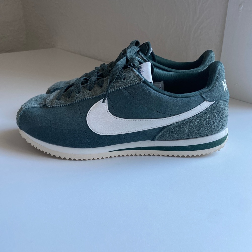 Nike Men's Teal and White Sneakers - Picture 2 of 7